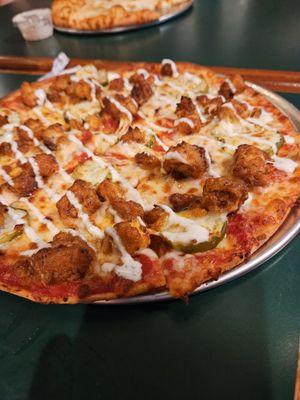 Hot chicken pizza