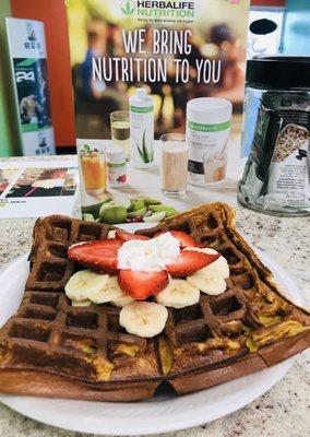 Protein waffles with fruit topping