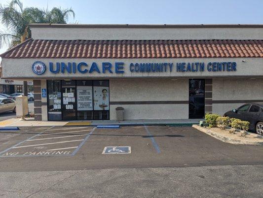 Unicare-Fontana exterior