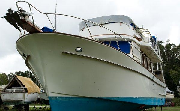 Paint removal on boats, boat bottoms. Barnacle removal. Smooth blisters on boat bottoms.