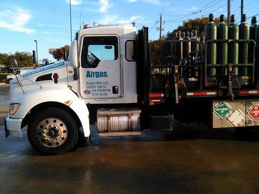 we specialize in big rig cleaning