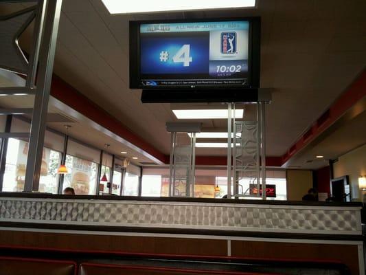 This Carls has TV!