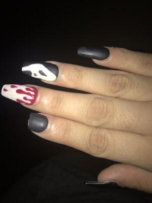 Broken nail horrible experience 4 days after getting them done and 1 breaks