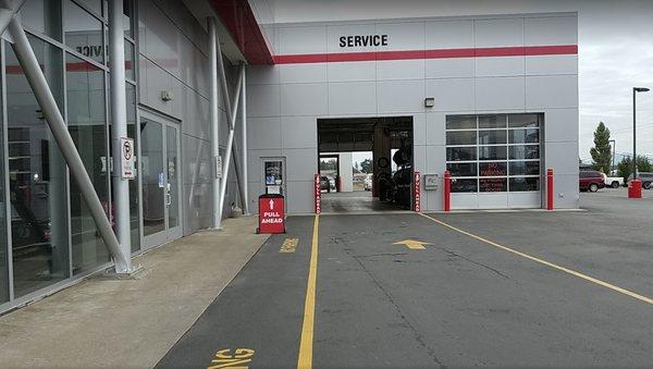 Kalispell Toyota service drive entrance.