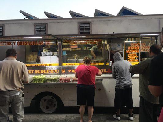 Bomb taco truck! Shows up after 6:30