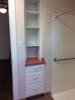 Bathroom shelving