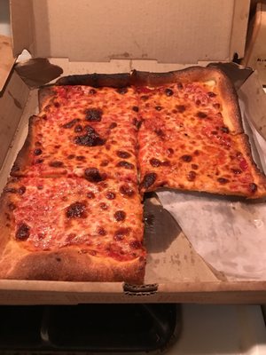 Burnt, soggy, too thin pizza.