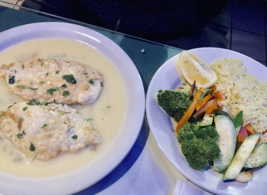 Pollo Francese con arroz and vegetables