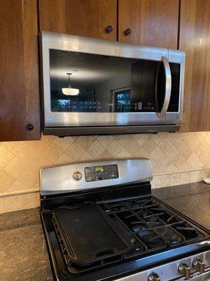 Leon installed a new microwave into the vent space above our stove.