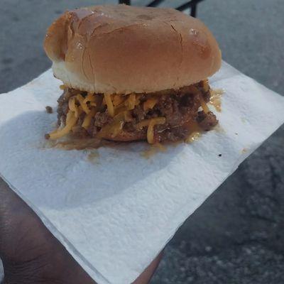 Sloppy Street Joe 
(Cheese, pickle)