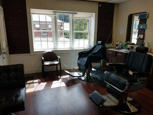 Newly open and ready to serve that professional haircut! Family atmosphere, Professional conversation! Try me out today!!