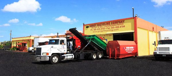 We provide the labor to remove your junk, trash and debris from residential properties, commercial and construction sites.