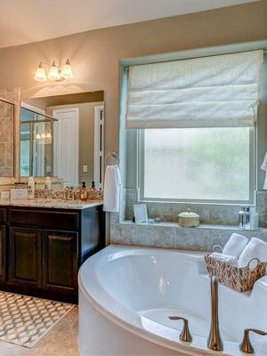 Luxurious master bath