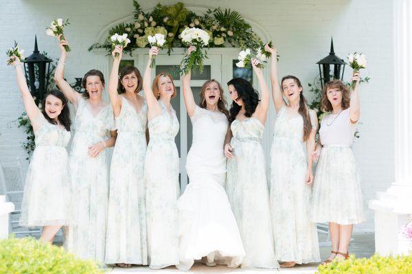 Woo! Nora Jane and her bridesmaids at their private estate wedding (2016)