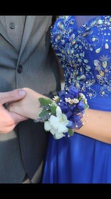 Call us for your Prom corsages and boutonnières !