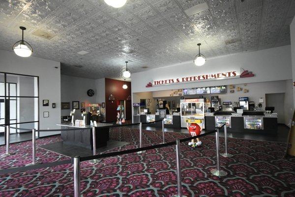 B&B Theatres Fulton Cinema 8