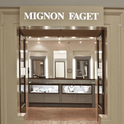 Mignon Faget gallery entrance in Lakeside Shopping Center.