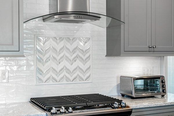 After - Stove & hood with feature accent tile