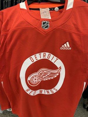 Detroit Red Wings training jersey with fight strap