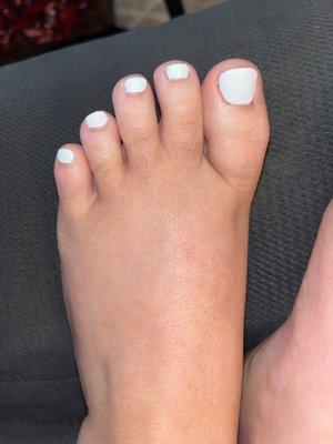 White regular polished toes