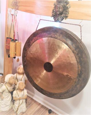 I named these 3 angels, Love, Peace and Harmony, they like and enjoy the deep sound of this Chinese WuHan gong