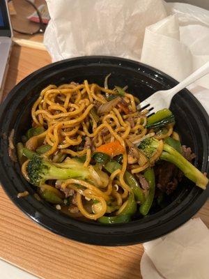 Custom Lo mein noodle bowl with beef, Szechuan spicy sauce and veggies!