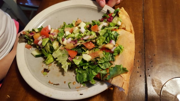 Vegan salad Pizza, no cheese or eggs, and very good