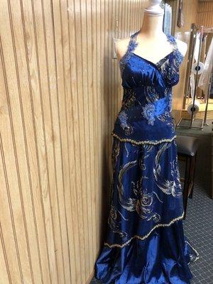 We also tailor all kinds of women's  clothing including dresses.