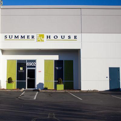 Summer House Kent Warehouse/Customer Pick up. Outdoor Furniture, Umbrellas, Fire Tables, and Patio Décor.