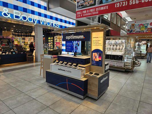 Optimum Kiosk-Willowbrook Mall