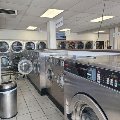 Super Wash 'n Dry Laundromat