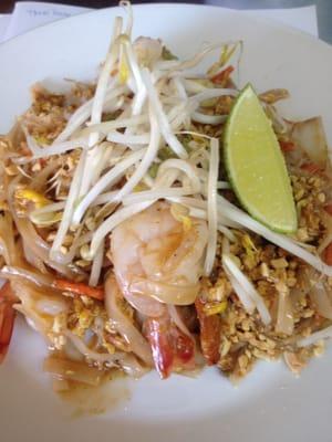 Pad thai with shrimp