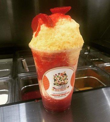 Our vanilla and strawberries Raspado