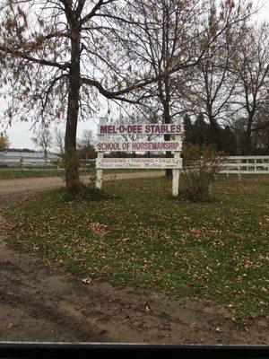 Mel-O-Dee Stables School Of Horsemanship