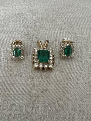 Emerald pendant with matching earrings