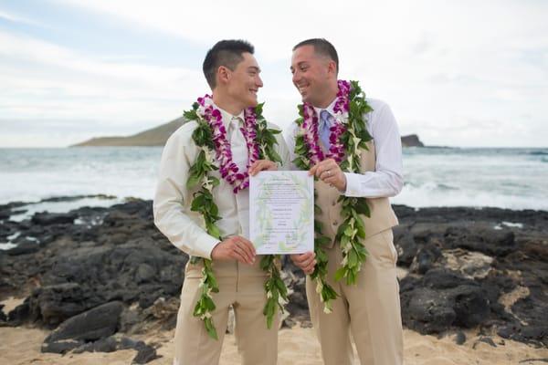 So sweet at Makapu'u Beach.  This was just after their Hawaiian Wedding ceremony and a blessing with a dove release!