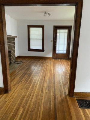 Living room; Dust, window seals, sweep, mop