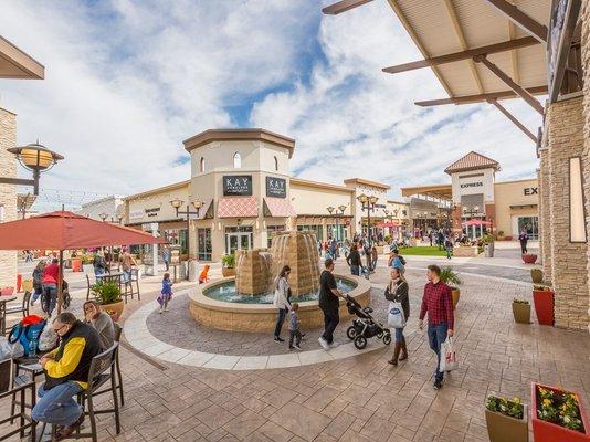 Tanger Outlets Fort Worth