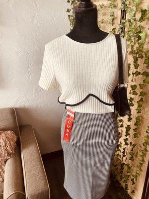 Pencil skirt with white business shirt.