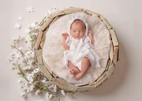 Newborn Photo by Juls Buckman