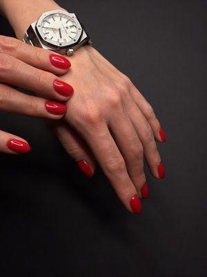 Very classy red manicure.