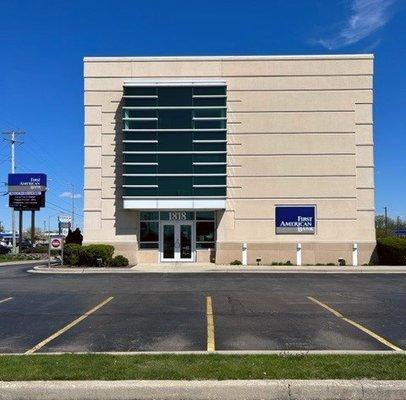 The exterior of the First American Bank Joliet branch