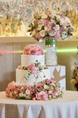 Cake decor on wedding day