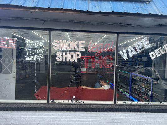 Smoke and vape shop