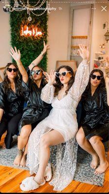 Bridal group on cushion in middle of room so everyone can be a part of the fun