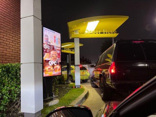 Long ass drive through line for no fucking reason. Fuck this McDonald's location.