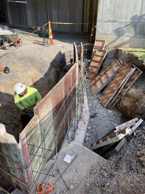 foundation wall framing, rebar, wall ties, Symons forms