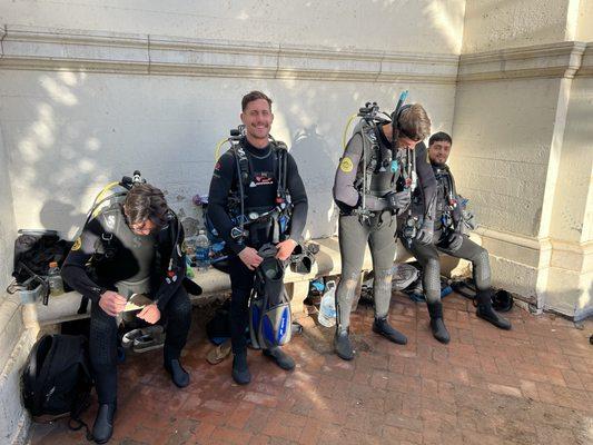 Students getting ready for their advanced diving certs in Catalina Island