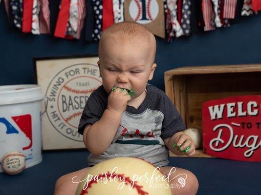 Cake smash, one year old session, baseball