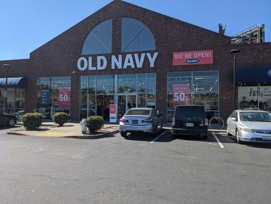 The new Old Navy location in Emeryville.